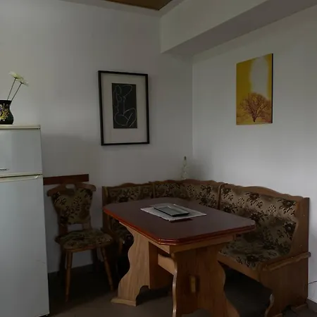 Quiet Garden Ground Floor Apartment Bucharest Exterior photo